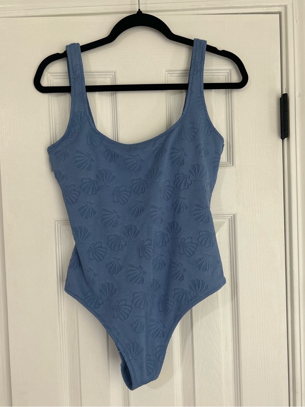 Ribbed seashell one piece
